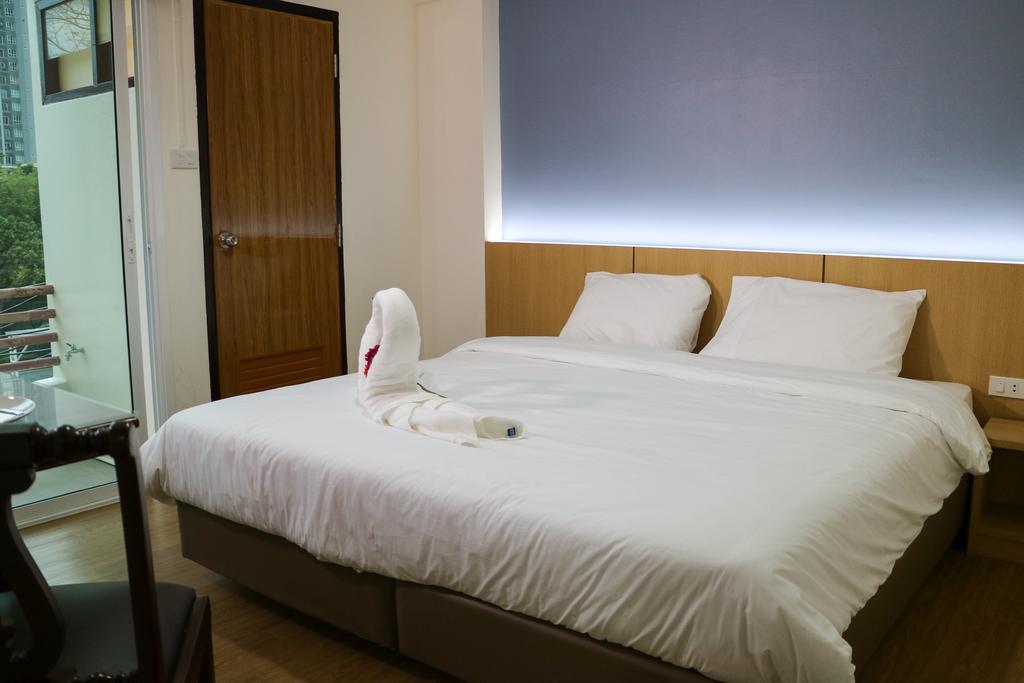 Beerapan Hotel Bangkok Exterior photo