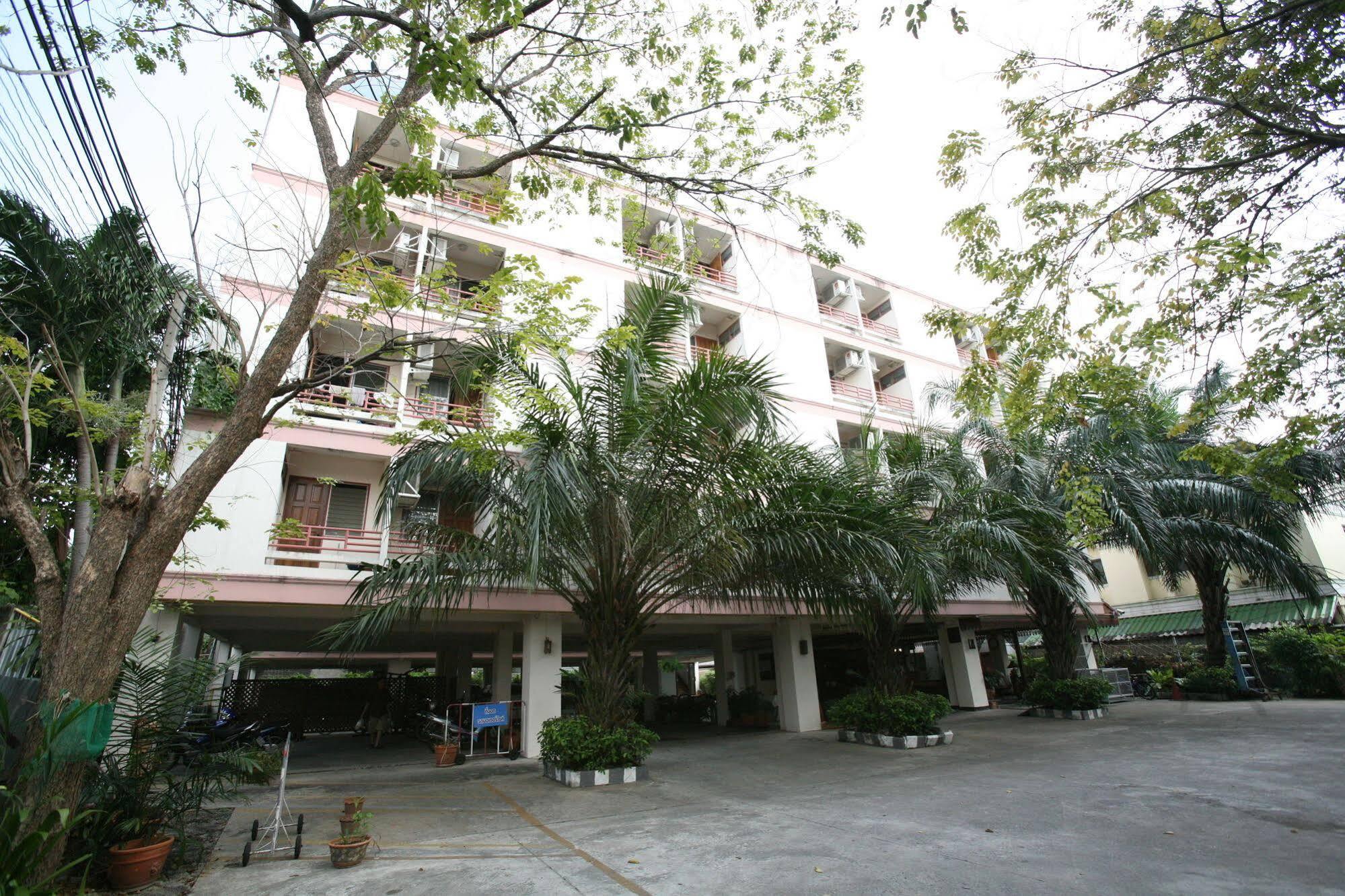 Beerapan Hotel Bangkok Exterior photo